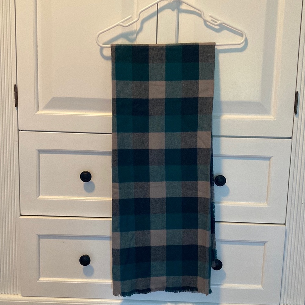 Green plaid blanket scarf